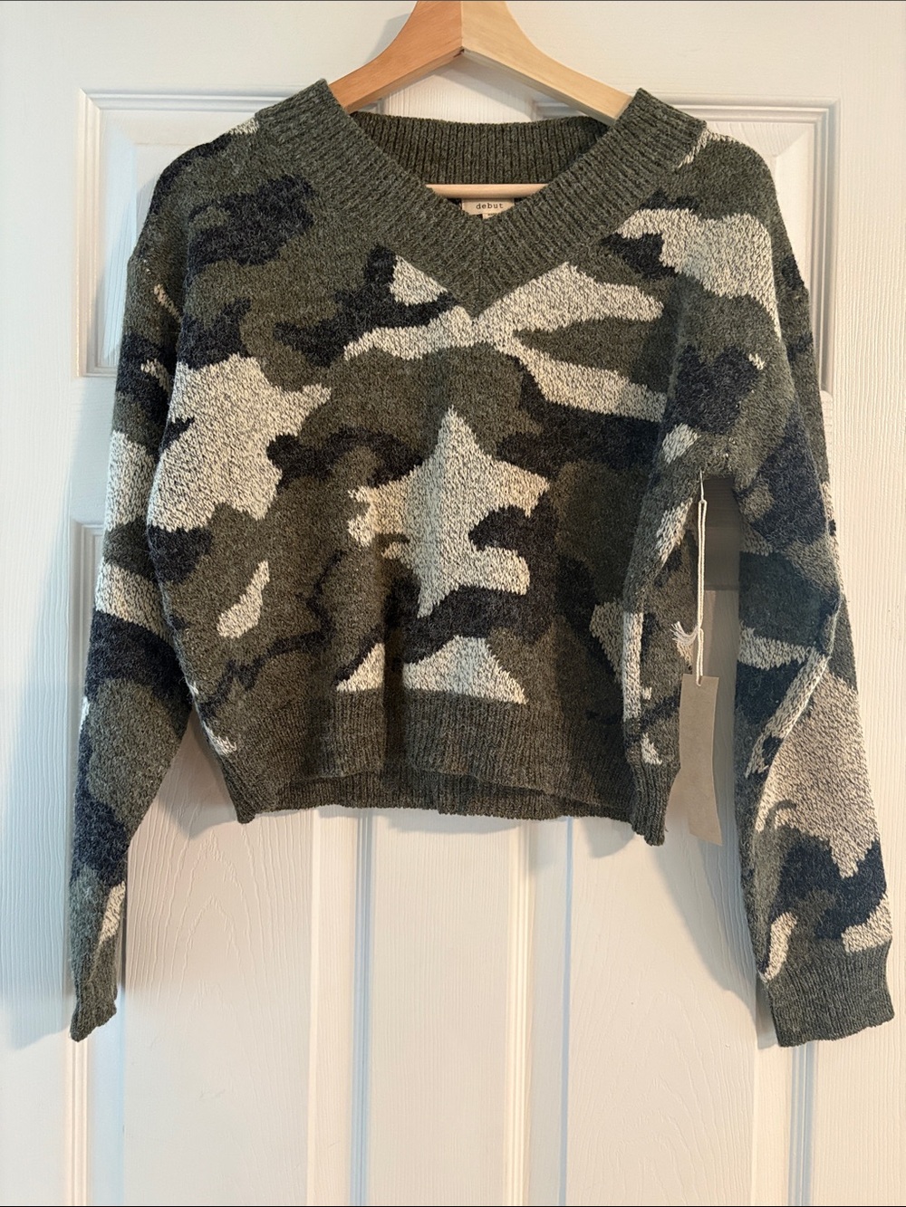 debut Brand Olive and Gray Camouflage V-Neck Sweater
Size: Small